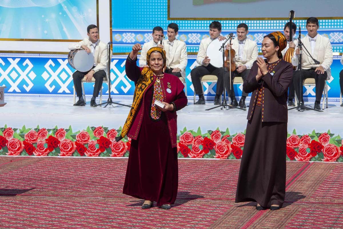 Tribute to women awarded the honorary title "Ene mähri"